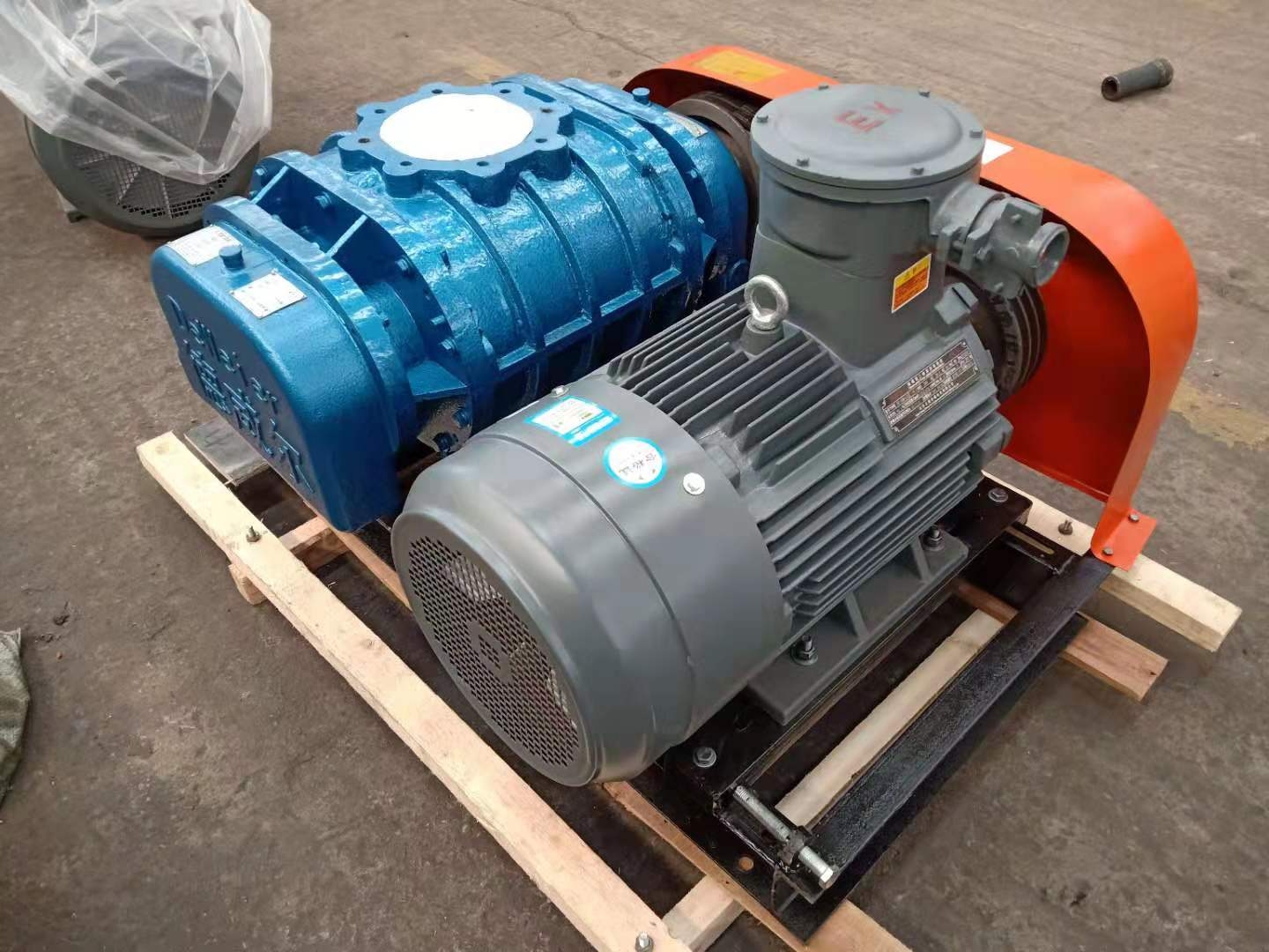 特氟龍防腐羅茨風(fēng)機實拍圖片